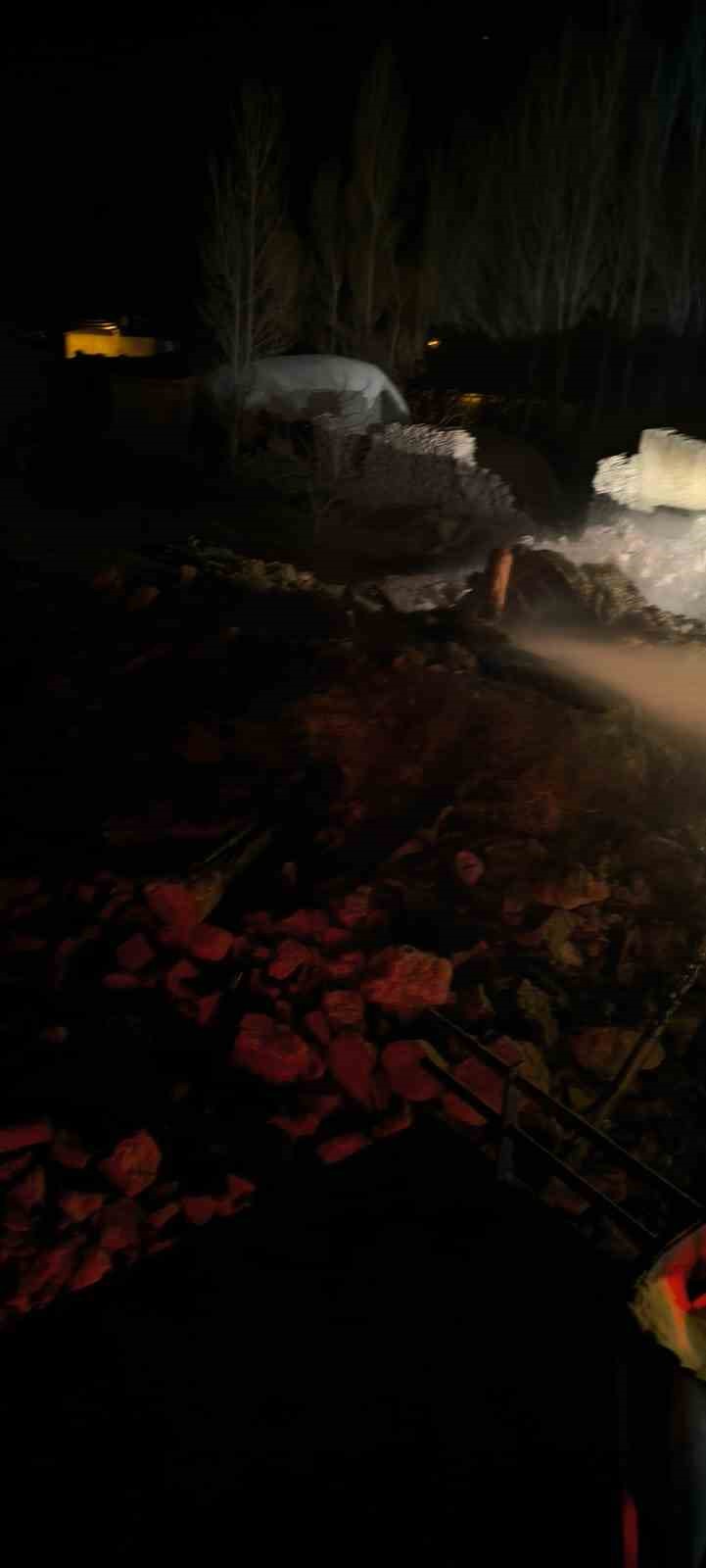 Van’da samanlıkta yangın