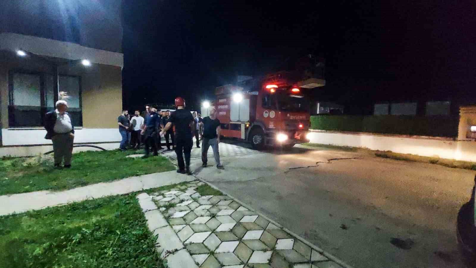 Sakarya’da 4 yaşındaki çocuk evde kilitli kaldı, itfaiye balkondan girdi