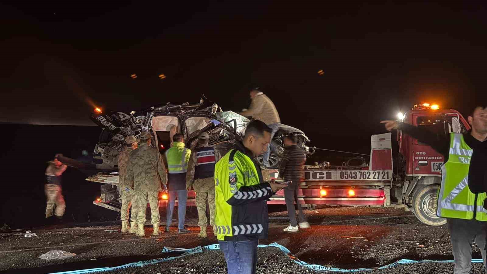 Diyarbakır’da 5 araçlı zincirleme kaza: 3 ölü, 14 yaralı