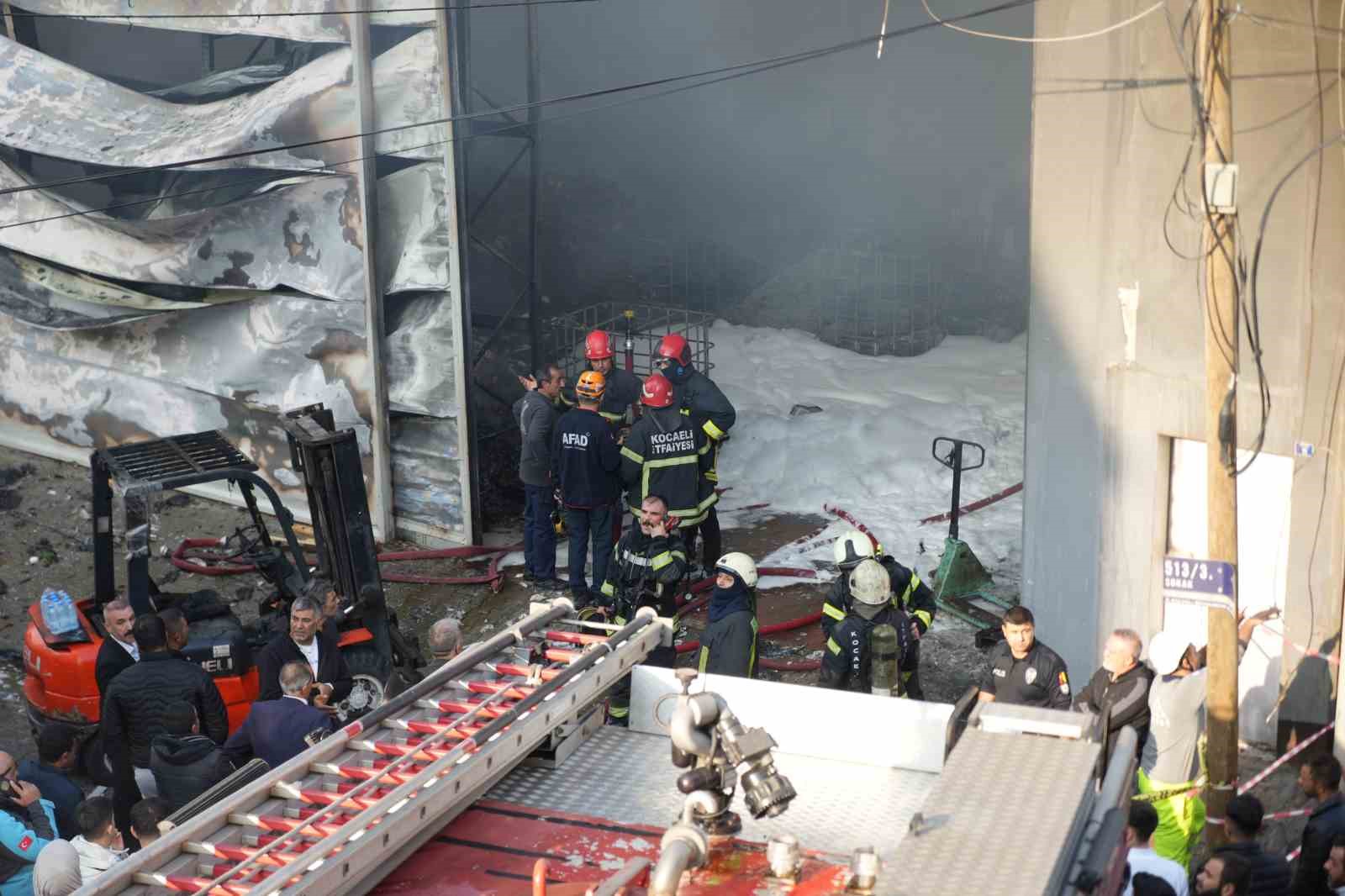 6 kişiye mezar olan yangına ilişkin 3 gözaltı kararı