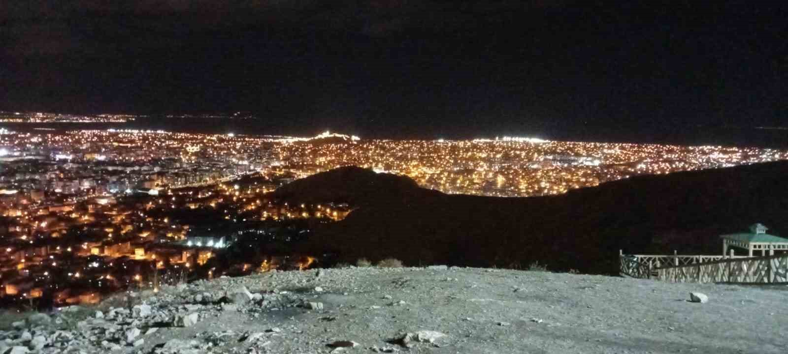 Van semalarında bulut ve ışık şöleni: Gündüz bulutların dansı, akşam büyülü manzaralar