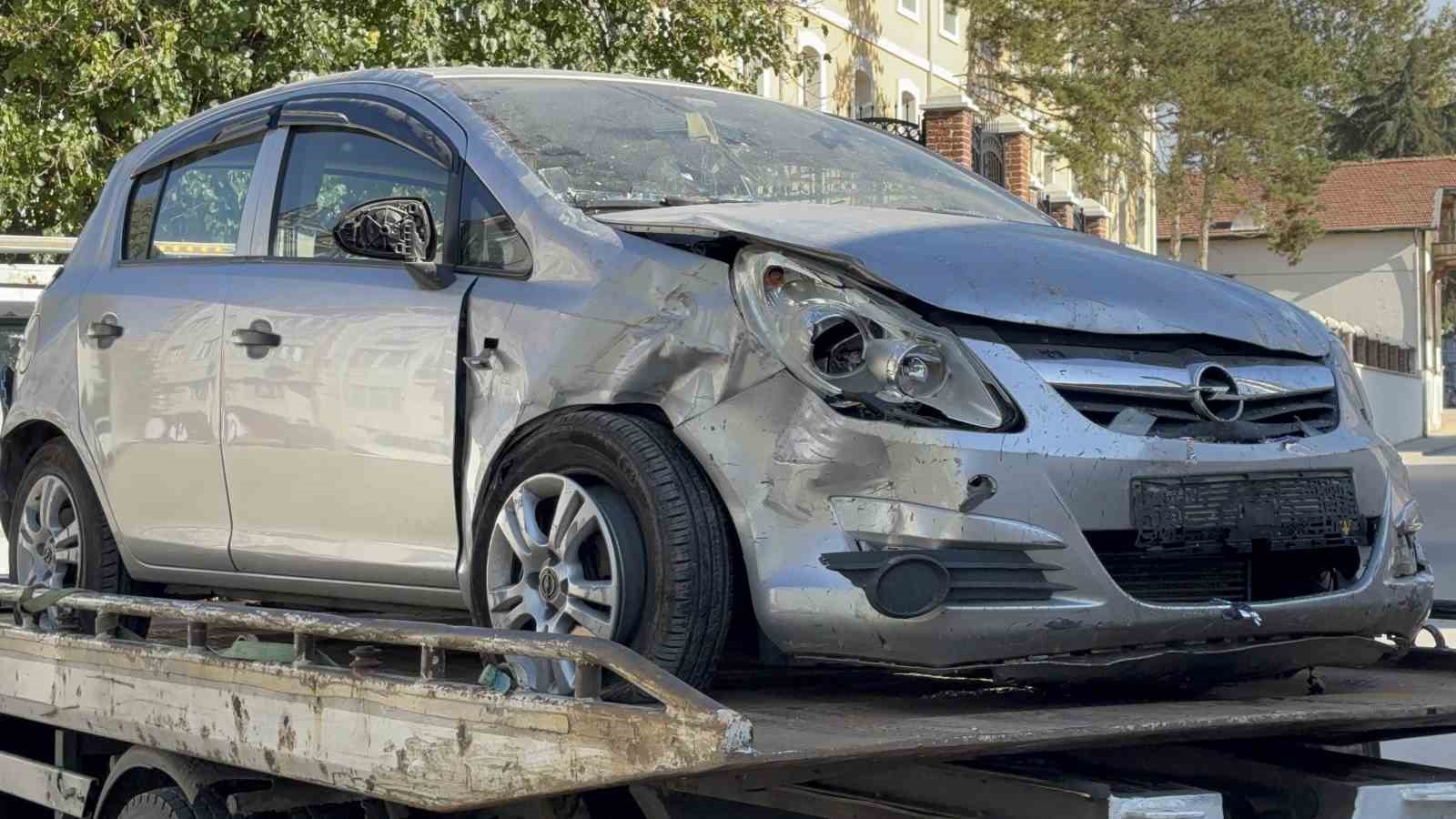 Fırına dalan otomobil ortalığı savaş alanına çevirdi... O anlar kamerada