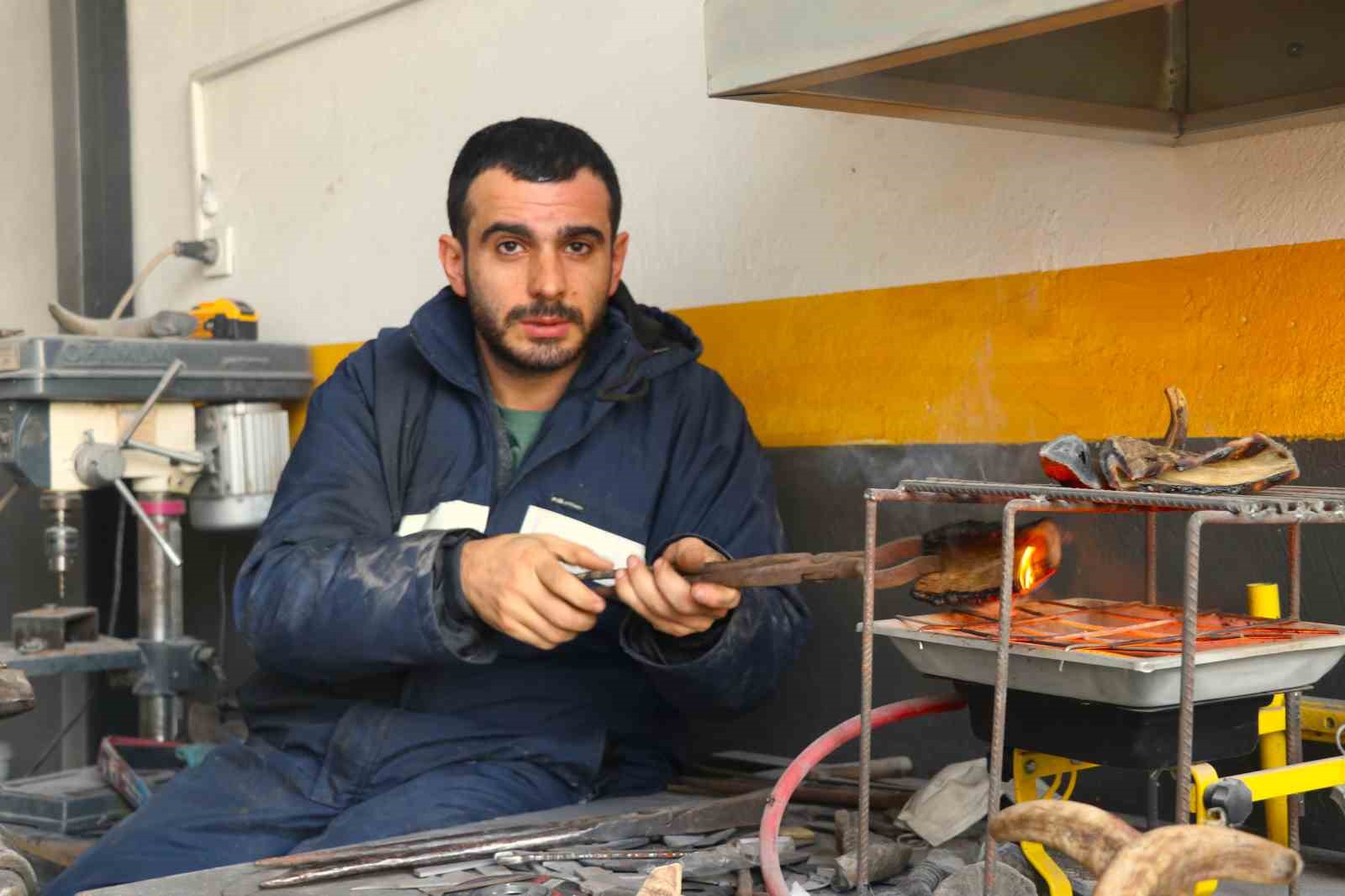 Ünü ülke sınırını aşan Sivas bıçağına ezber bozan modern dokunuş
