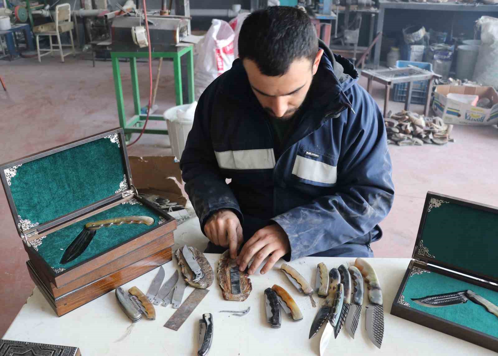 Ünü ülke sınırını aşan Sivas bıçağına ezber bozan modern dokunuş