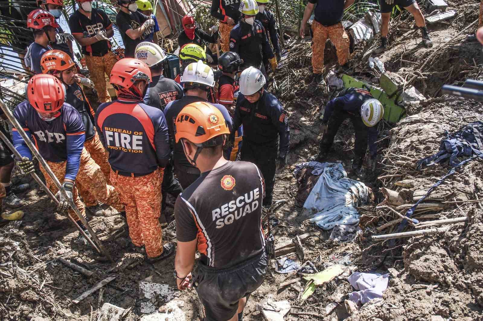 Vietnam’ı vuran Kalmaegi Tayfunu’nda 5 kişi hayatını kaybetti