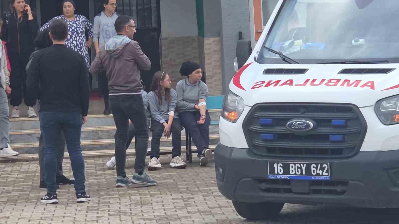Şinitzel ve makarna yiyen öğrenciler hastaneye kaldırıldı: 20 öğrenci ambulansla sevk edildi