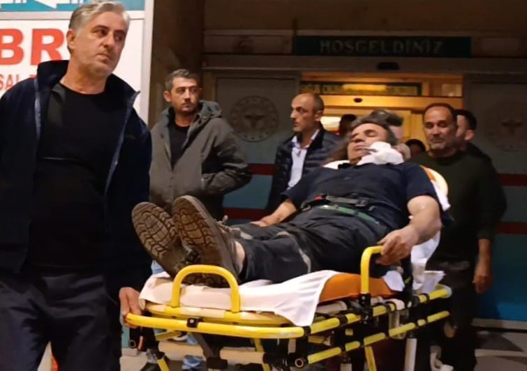 Kömürleri indirirken yüzüne demir saplandı