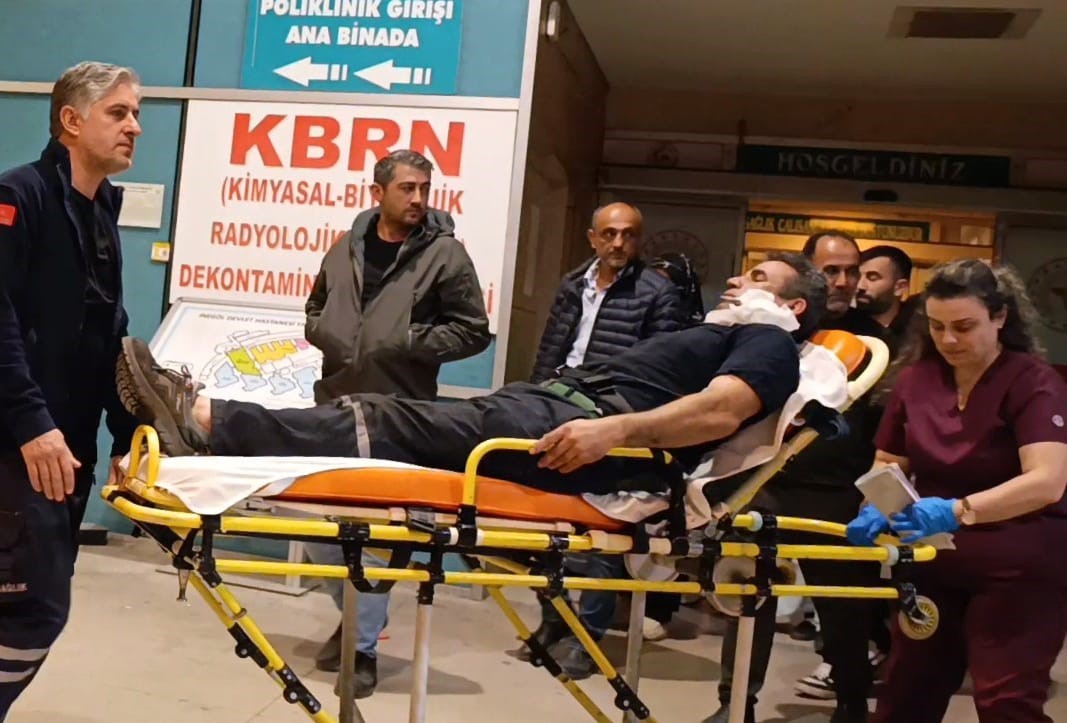 Kömürleri indirirken yüzüne demir saplandı