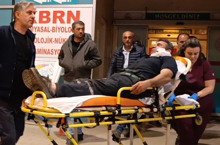 Kömürleri indirirken yüzüne demir saplandı