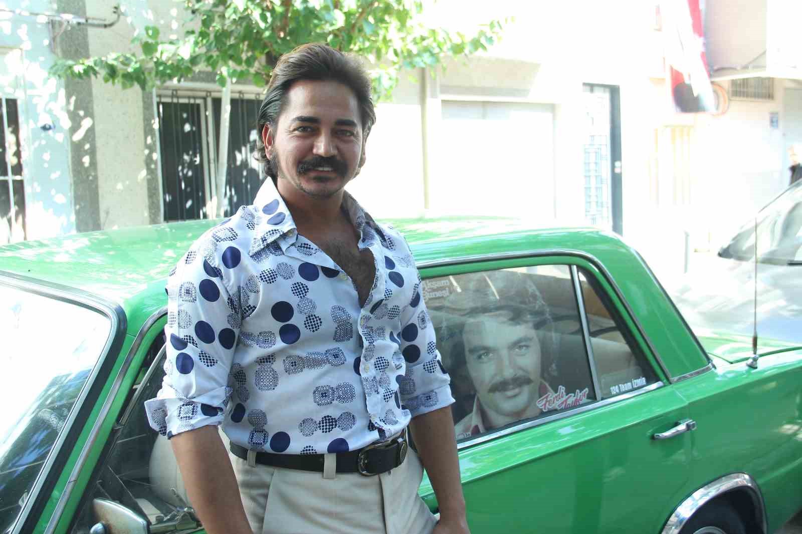 İzmir’in nostaljik sokağında Ferdi Tayfur esintisi