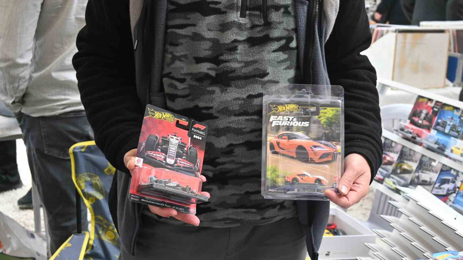 Her yaştan insan bu minyatür arabaların ’hastası’ oluyor