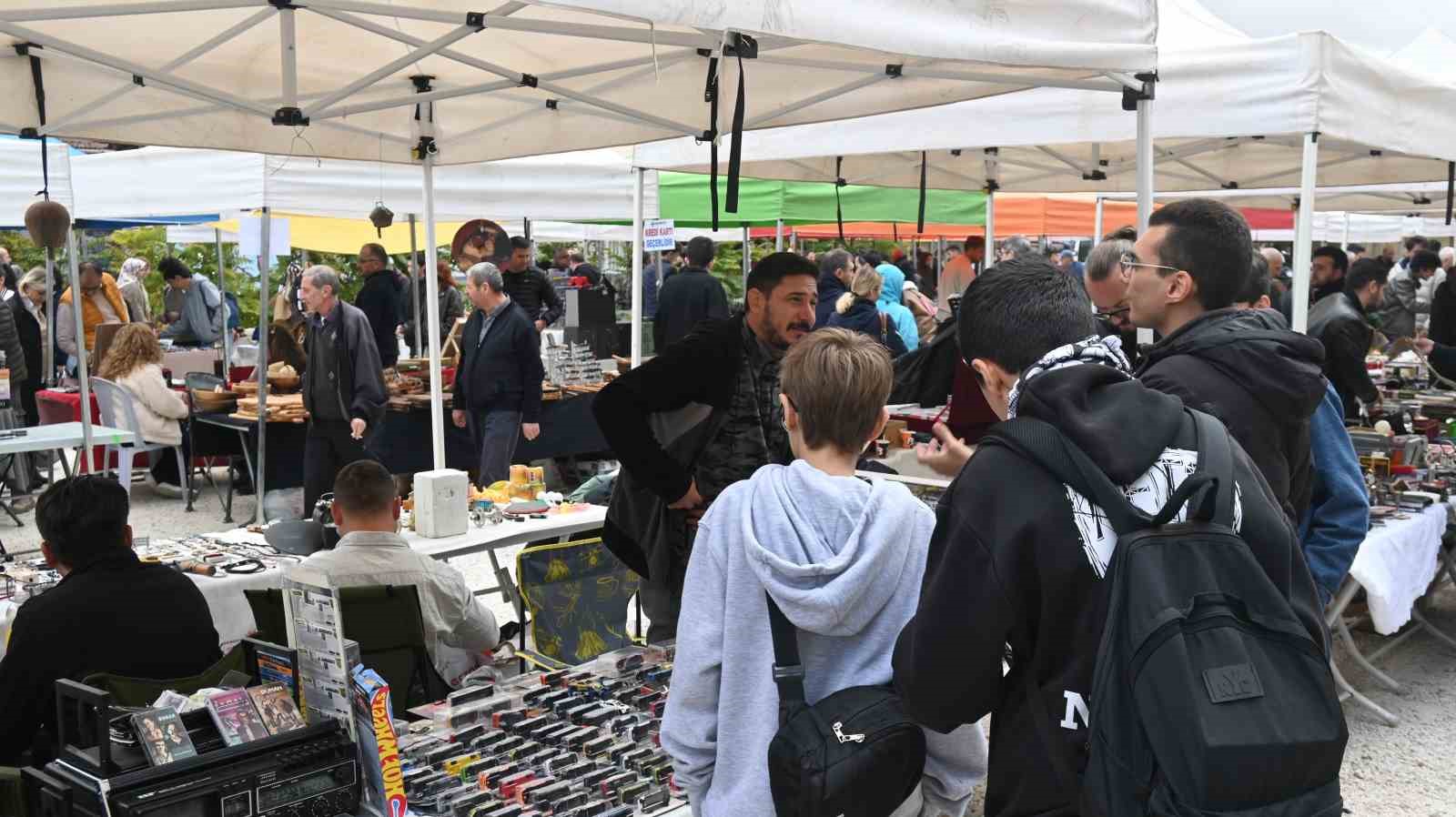 Her yaştan insan bu minyatür arabaların ’hastası’ oluyor