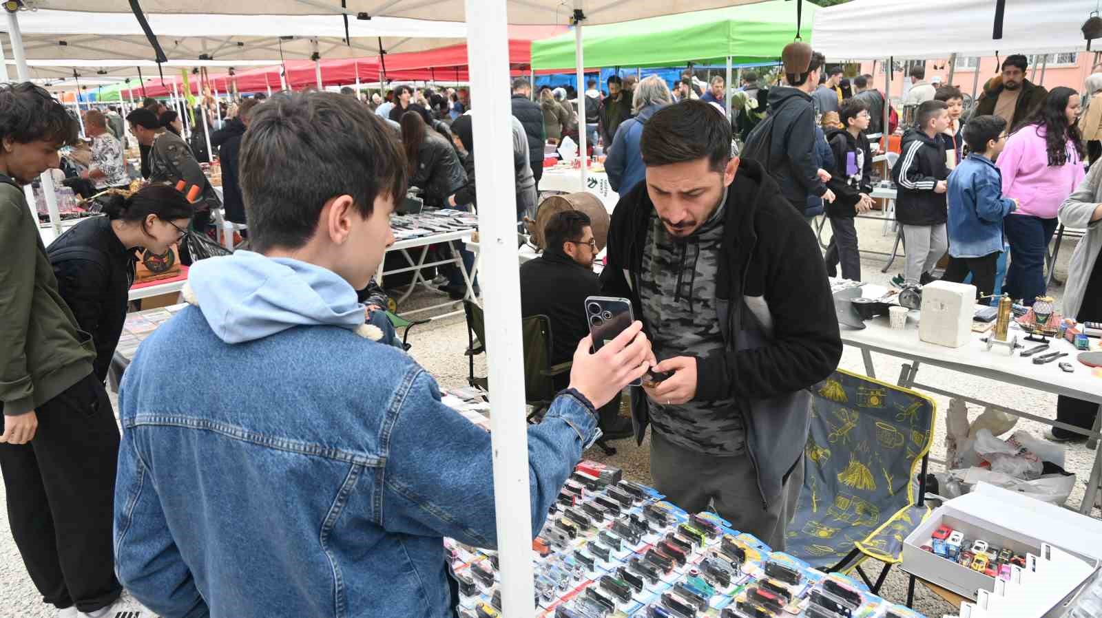 Her yaştan insan bu minyatür arabaların ’hastası’ oluyor