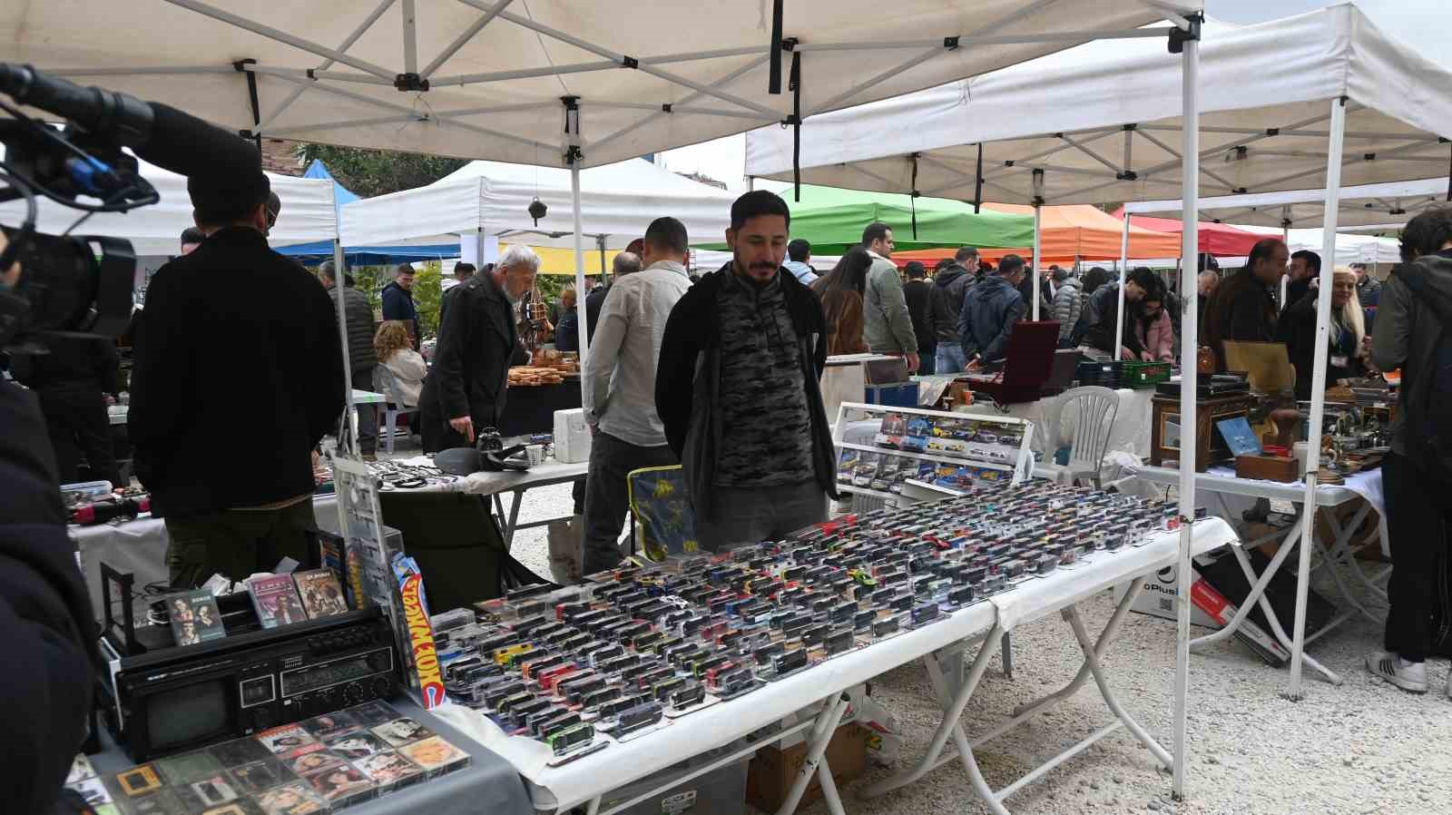 Her yaştan insan bu minyatür arabaların ’hastası’ oluyor