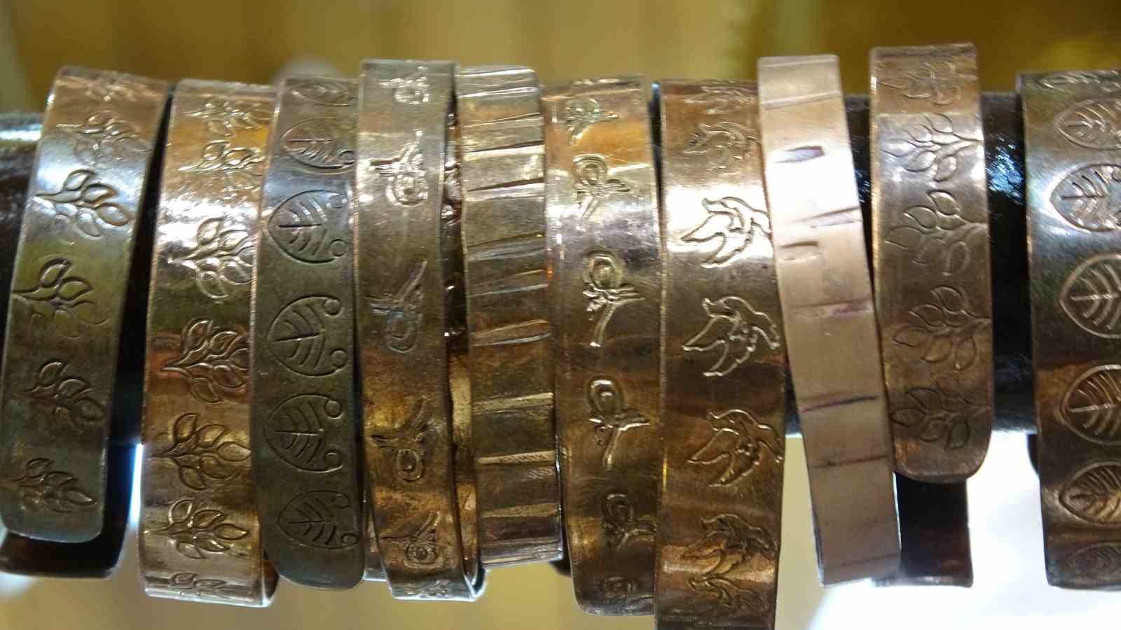 Bakır bileklikler yeniden moda oldu