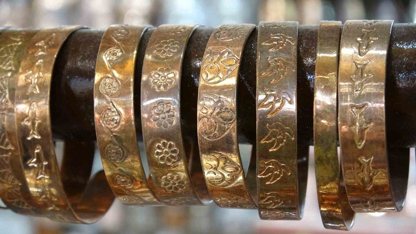 Bakır bileklikler yeniden moda oldu