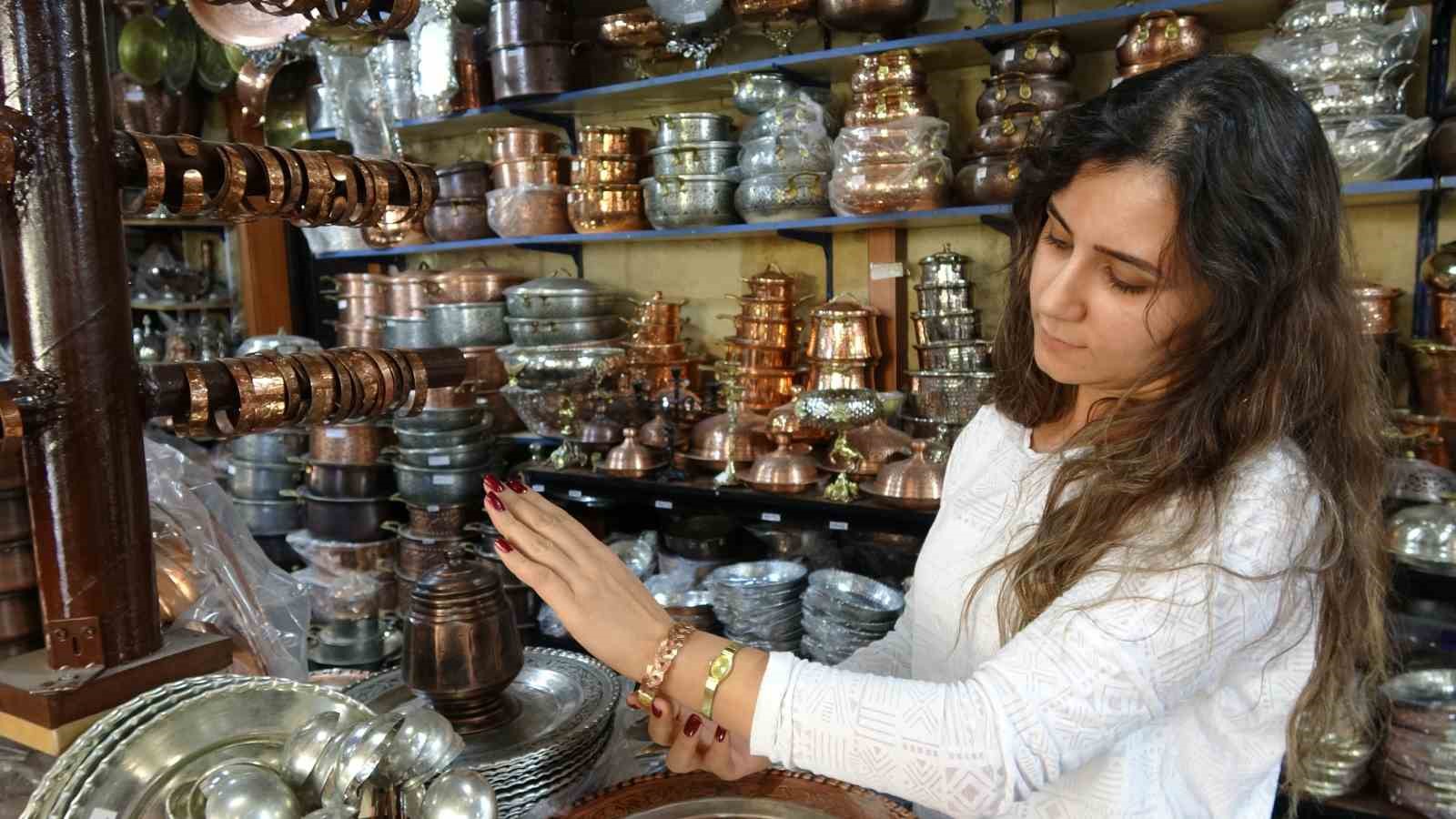 Bakır bileklikler yeniden moda oldu