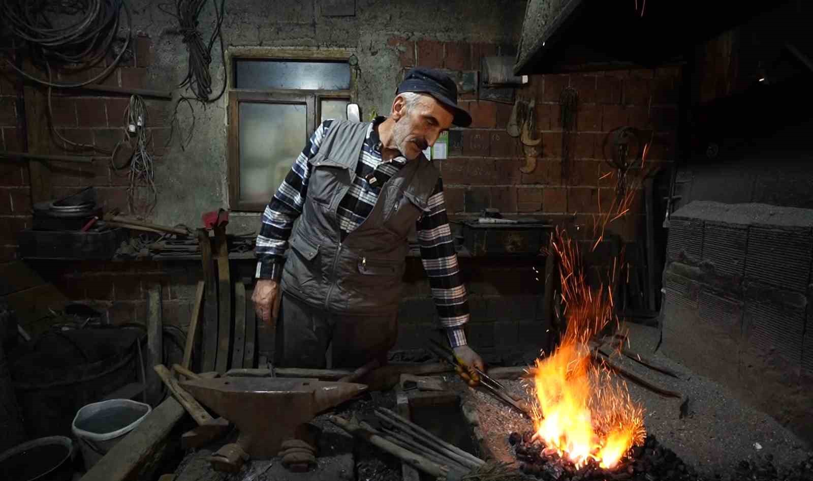 Babalarından kalan ocağı söndürmüyorlar