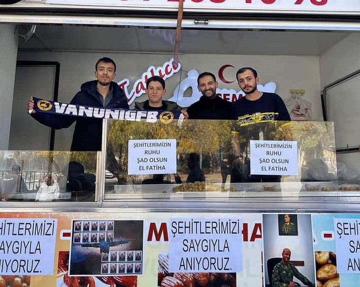 Van’da üniversite öğrencilerinden 20 şehit için anlamlı etkinlik