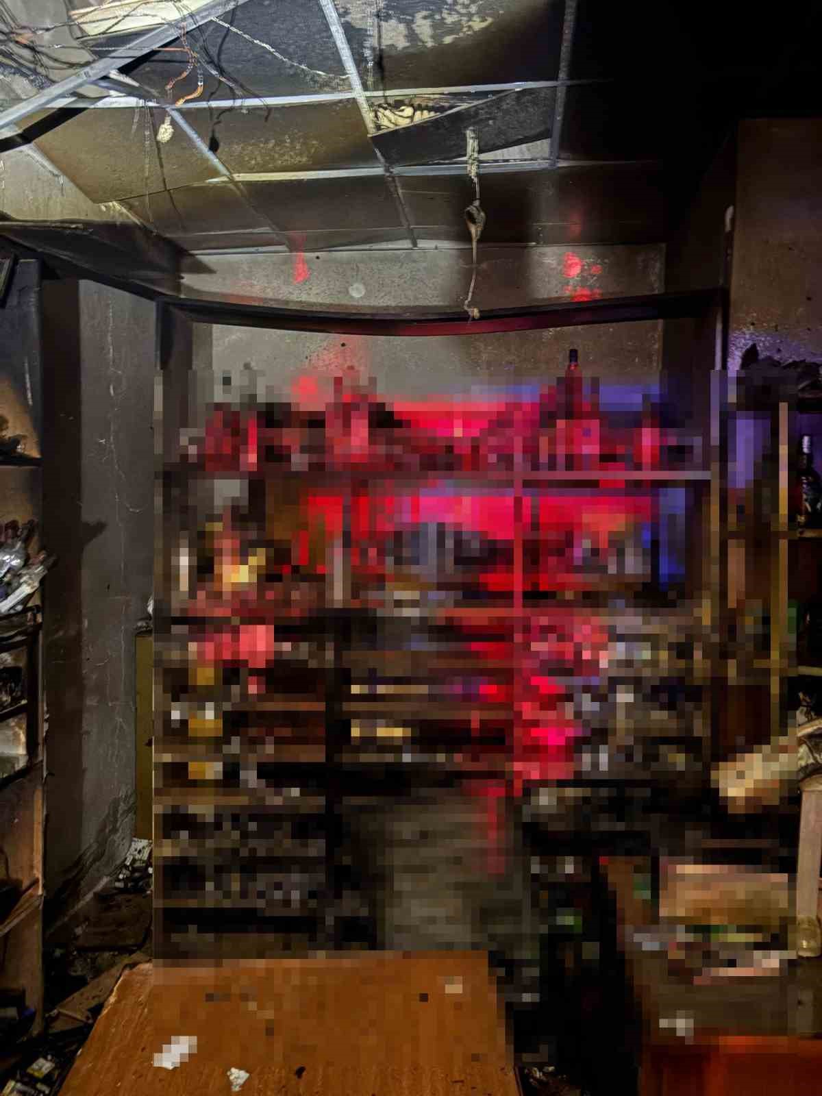 Ailesine ait tekel bayisini benzin döküp ateşe verdi: 2 yaralı