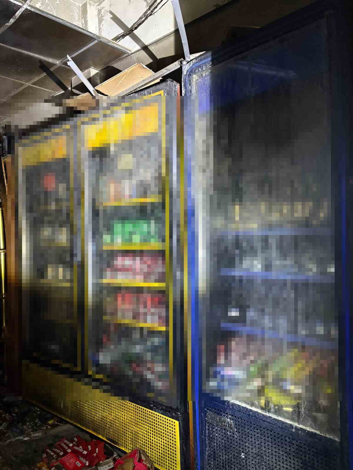 Ailesine ait tekel bayisini benzin döküp ateşe verdi: 2 yaralı