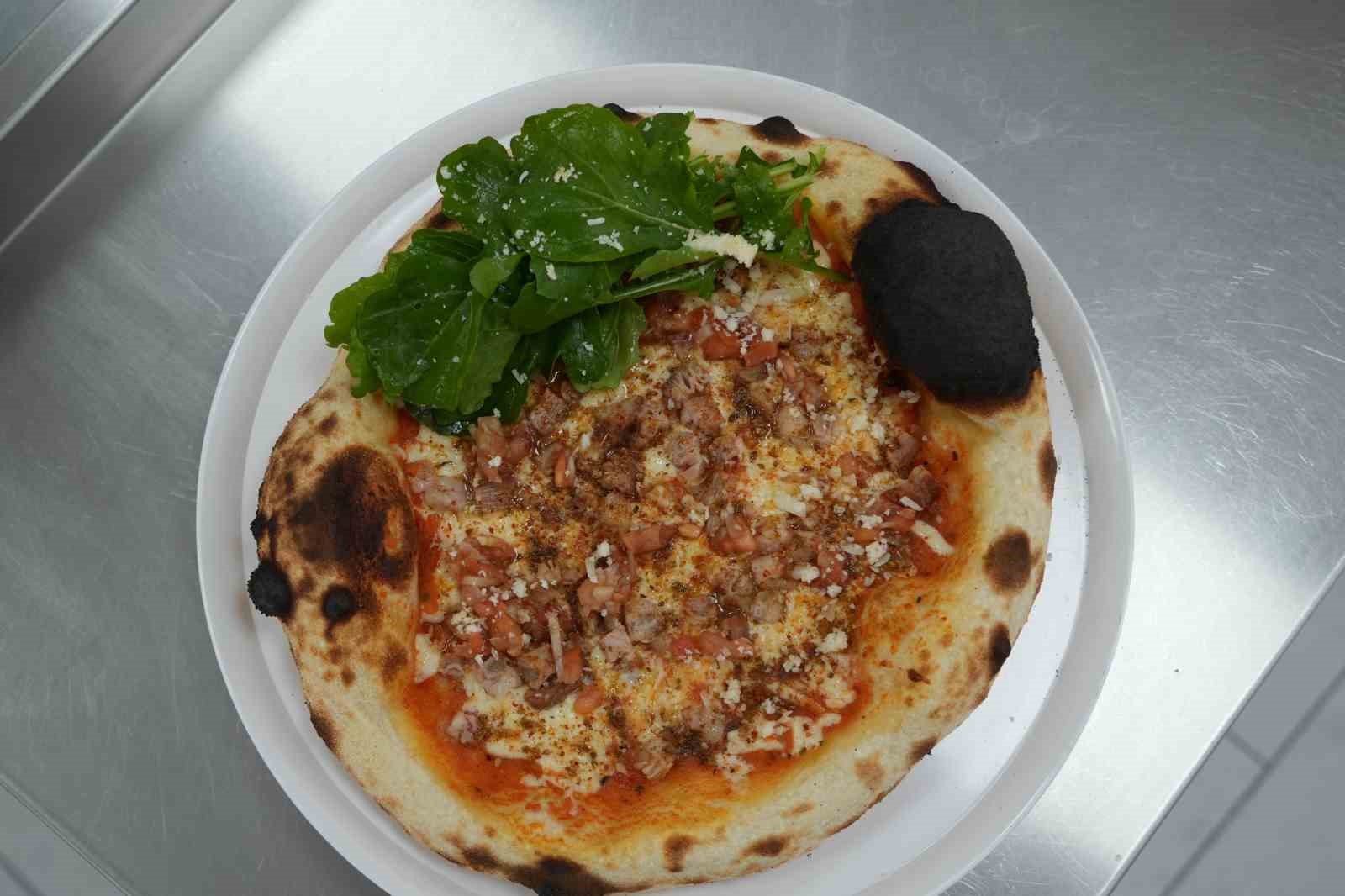 Balıkesir’den dünyaya yeni lezzet: Kokoreçli pizza