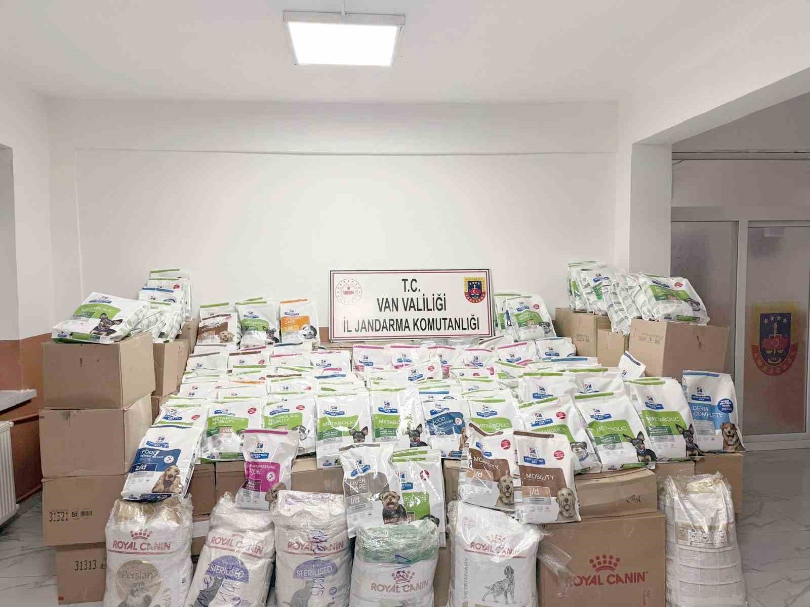 Başkale’de 4 milyon 163 bin TL değerinde kaçak malzeme ele geçirildi