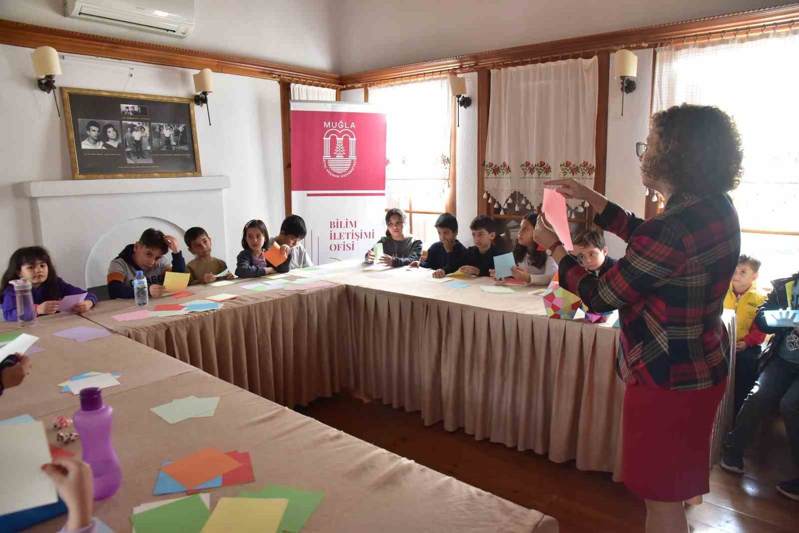 Çocuklar origami ile geometrinin dünyasını keşfetti