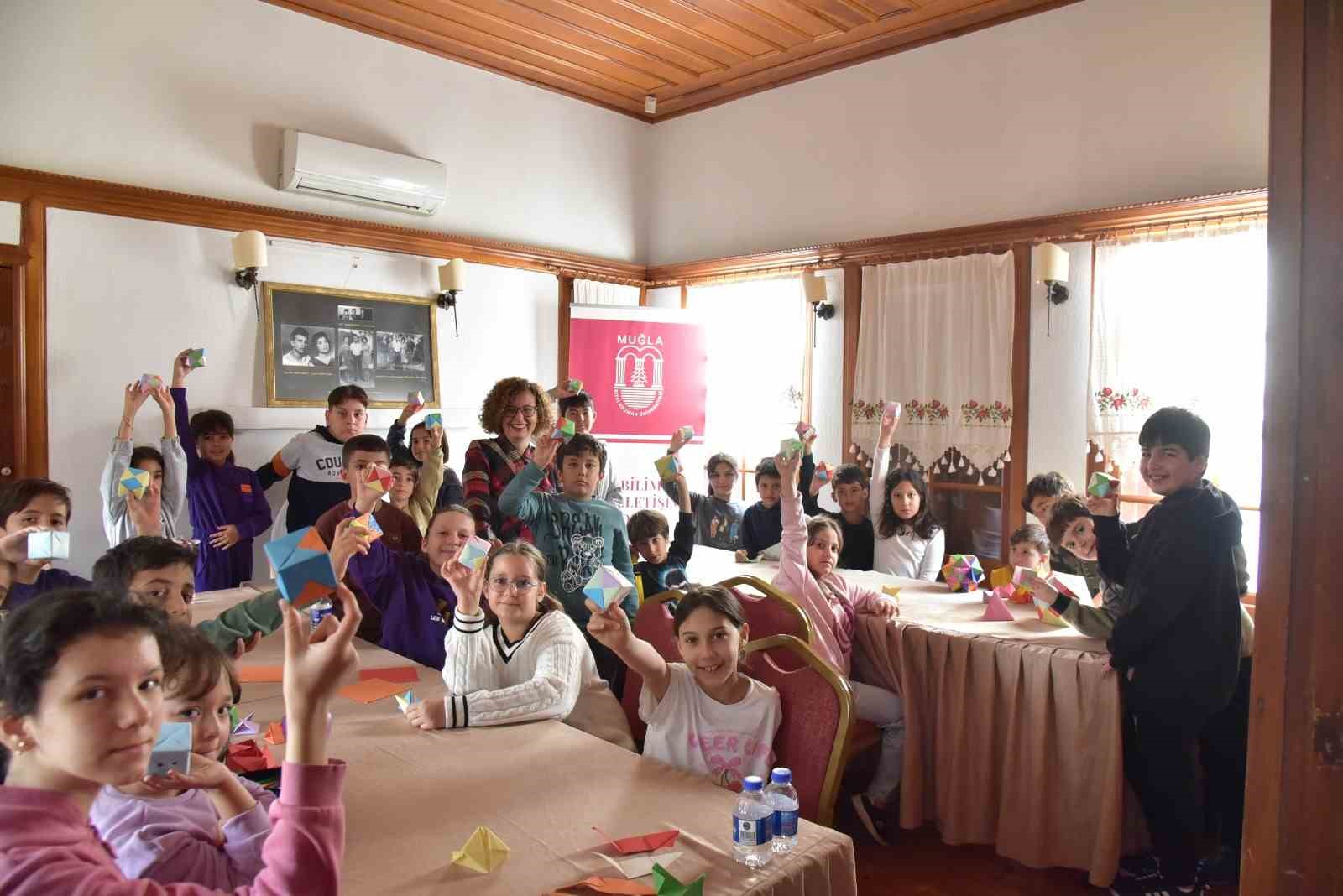 Çocuklar origami ile geometrinin dünyasını keşfetti