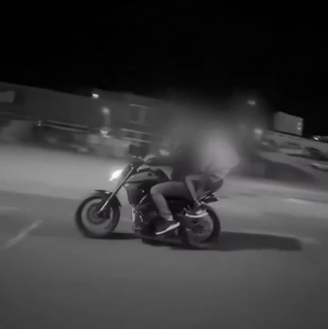 Oyuncak silahla şov yapıp sosyal medyada paylaştılar, polisten kurtulamadılar