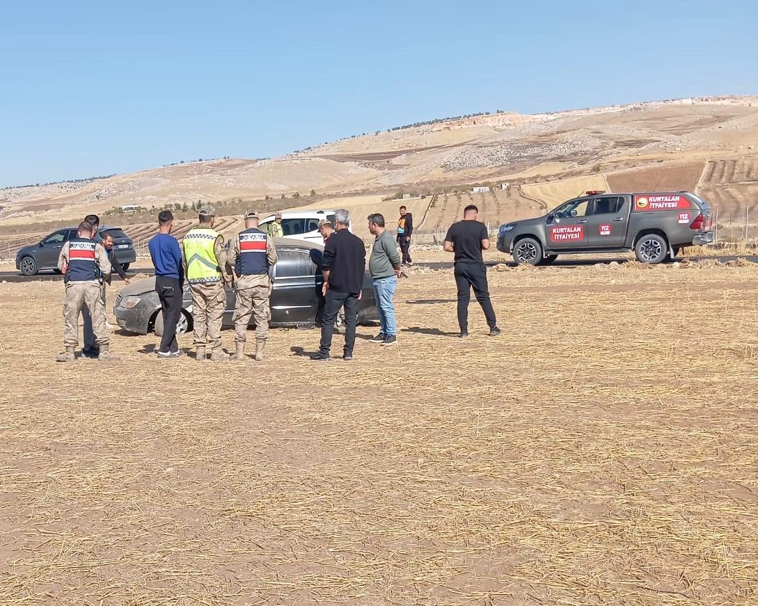 Siirt’te otomobil takla attı, camdan fırlayan çocuk hayatını kaybetti