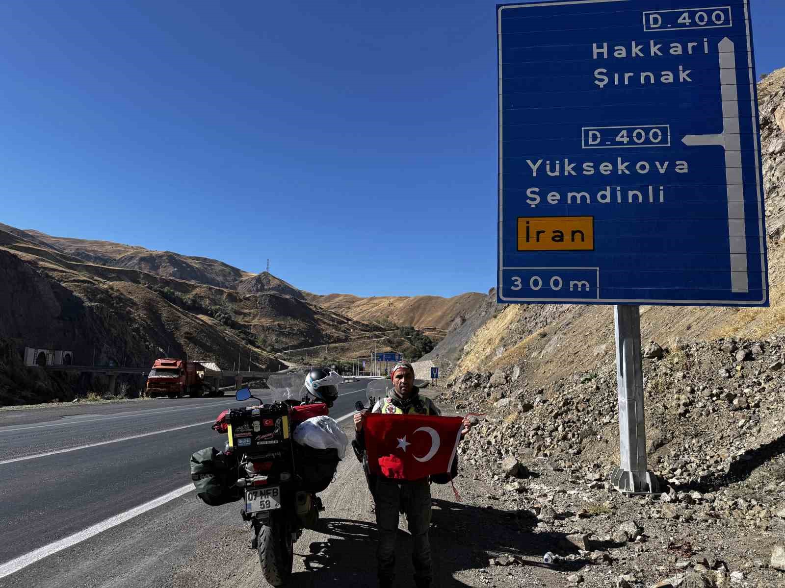 Sigarayı bıraktı, motosikleti ile 250 bin kilometre yol yaptı: Son durağı umre oldu