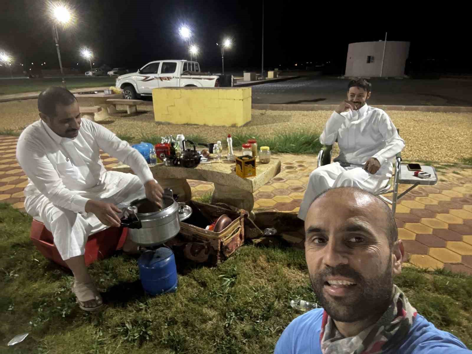 Sigarayı bıraktı, motosikleti ile 250 bin kilometre yol yaptı: Son durağı umre oldu