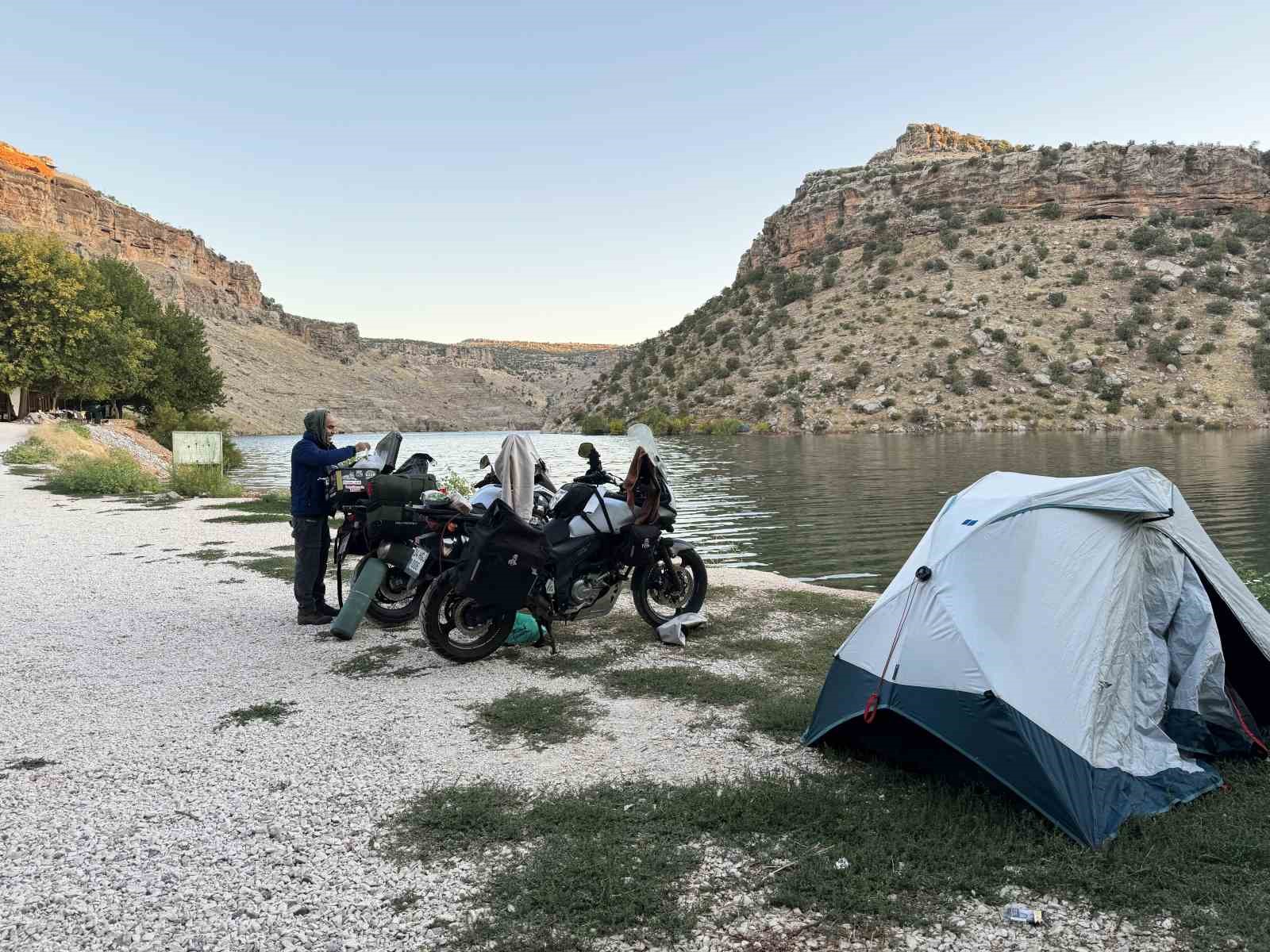 Sigarayı bıraktı, motosikleti ile 250 bin kilometre yol yaptı: Son durağı umre oldu