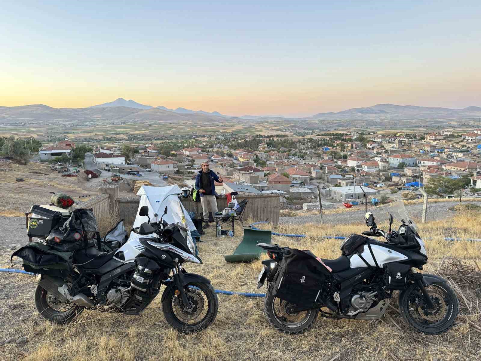 Sigarayı bıraktı, motosikleti ile 250 bin kilometre yol yaptı: Son durağı umre oldu