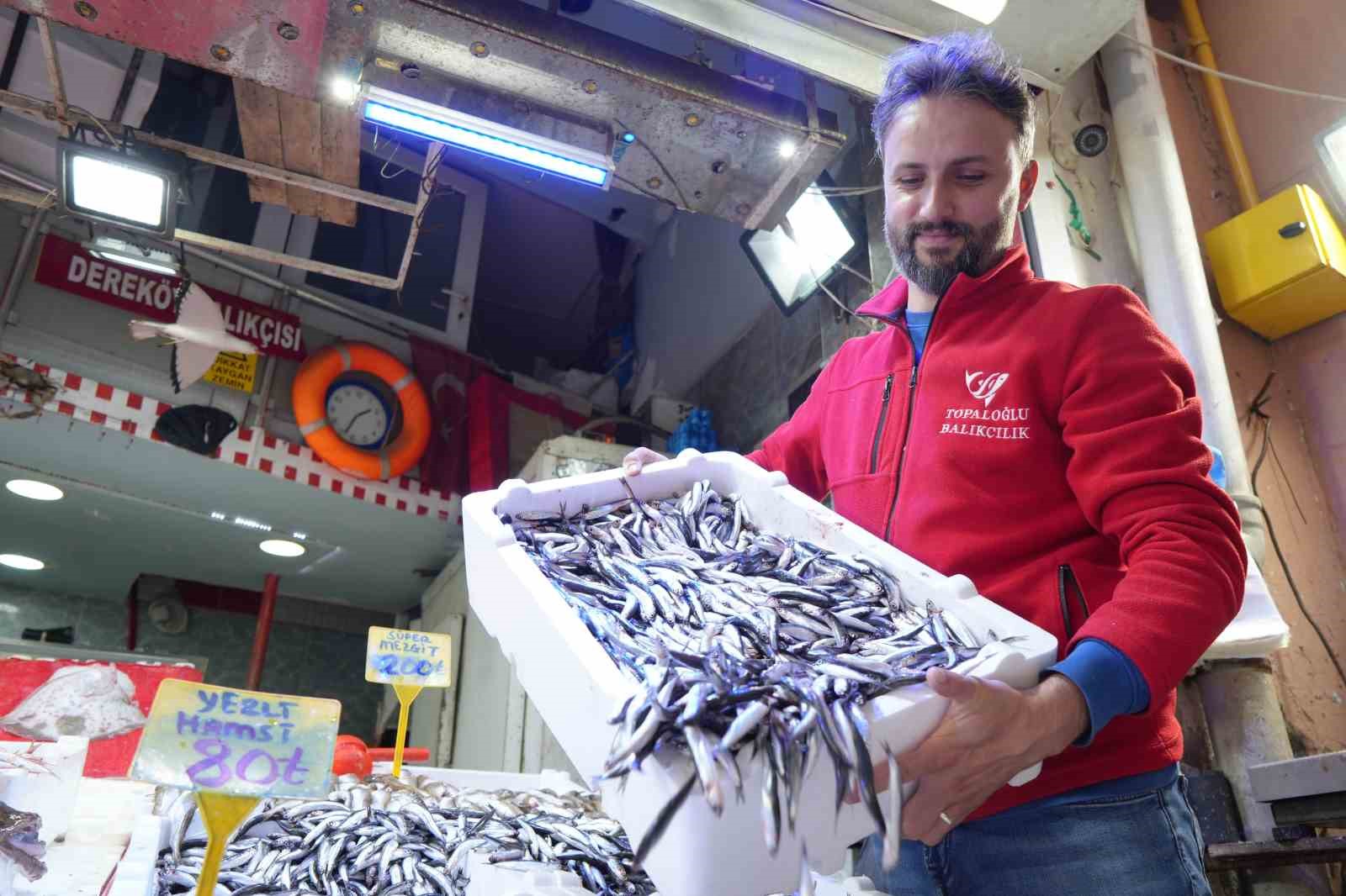 Tezgahlarda hamsi bolluğu