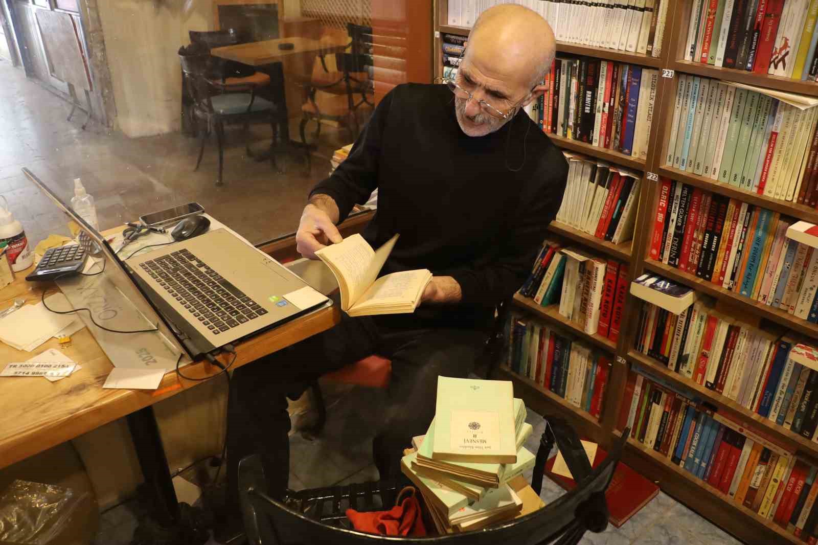 Bu kitaplarda sadece bilgiler değil, hatıralar da taşınıyor